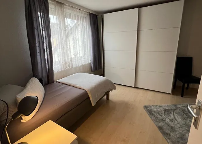 Geraeumige Ferienwohnung In Direkter Naehe Zum Rhein Apartamento *